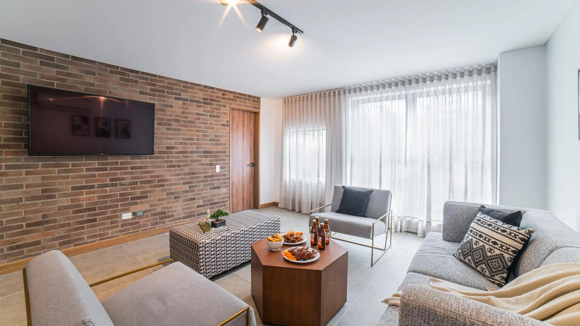 Ere Centenario Luxury Suites كالي شقة